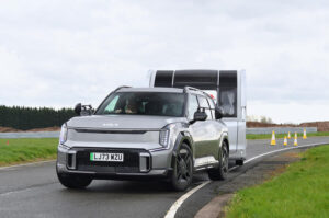 top-10-xe-dien-co-luc-keo-khung