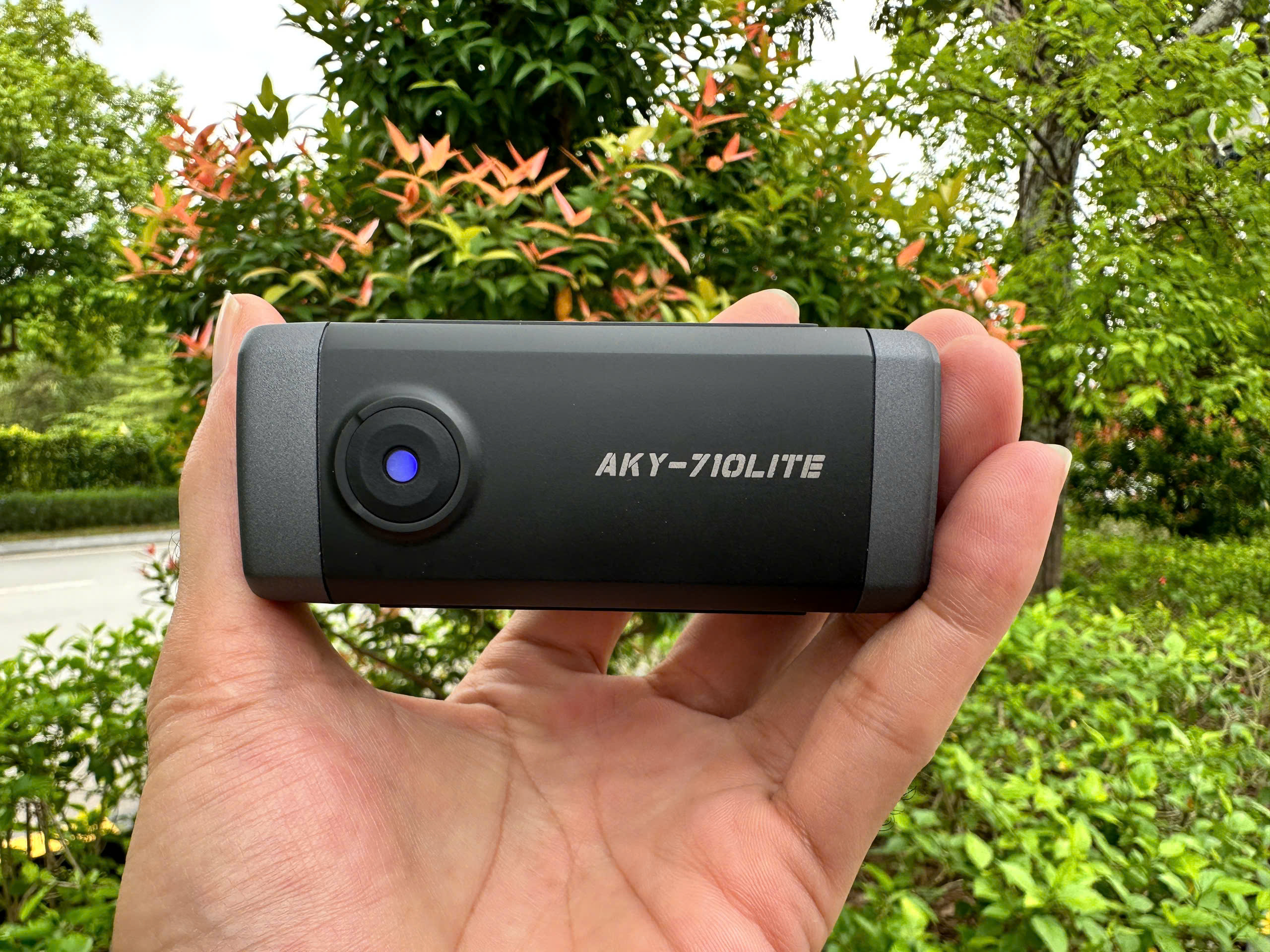 Camera hành trình Akeeyo 710 Lite – Chuẩn nét 1080P, góc quay 122°, pin 5 giờ, kết nối WiFi cực tiện 2 Camera hành trình Akeeyo 710 Lite – Chuẩn nét 1080P, góc quay 122°, pin 5 giờ, kết nối WiFi cực tiện - Ảnh 2