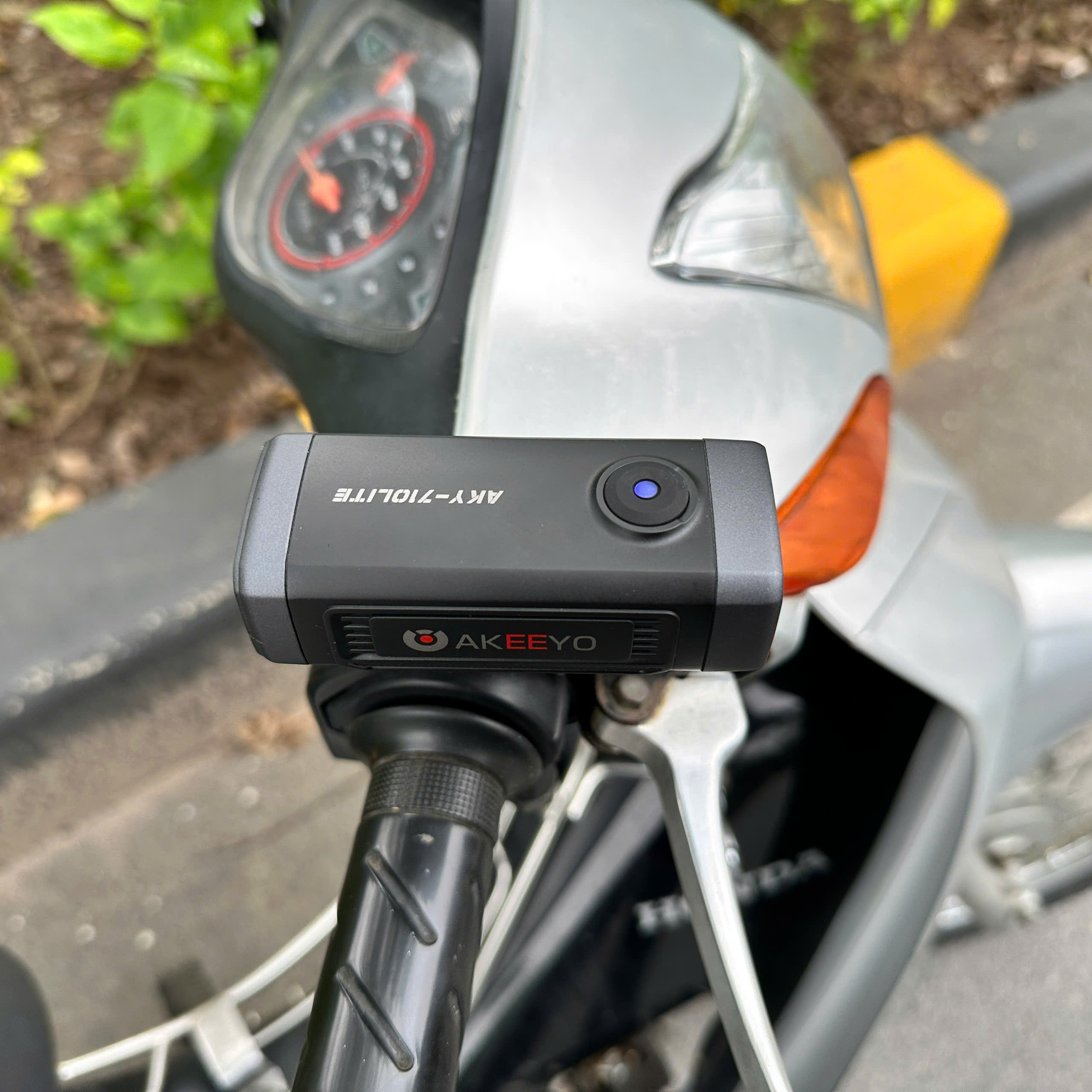 Camera hành trình Akeeyo 710 Lite – Chuẩn nét 1080P, góc quay 122°, pin 5 giờ, kết nối WiFi cực tiện 6 Camera hành trình Akeeyo 710 Lite – Chuẩn nét 1080P, góc quay 122°, pin 5 giờ, kết nối WiFi cực tiện - Ảnh 6