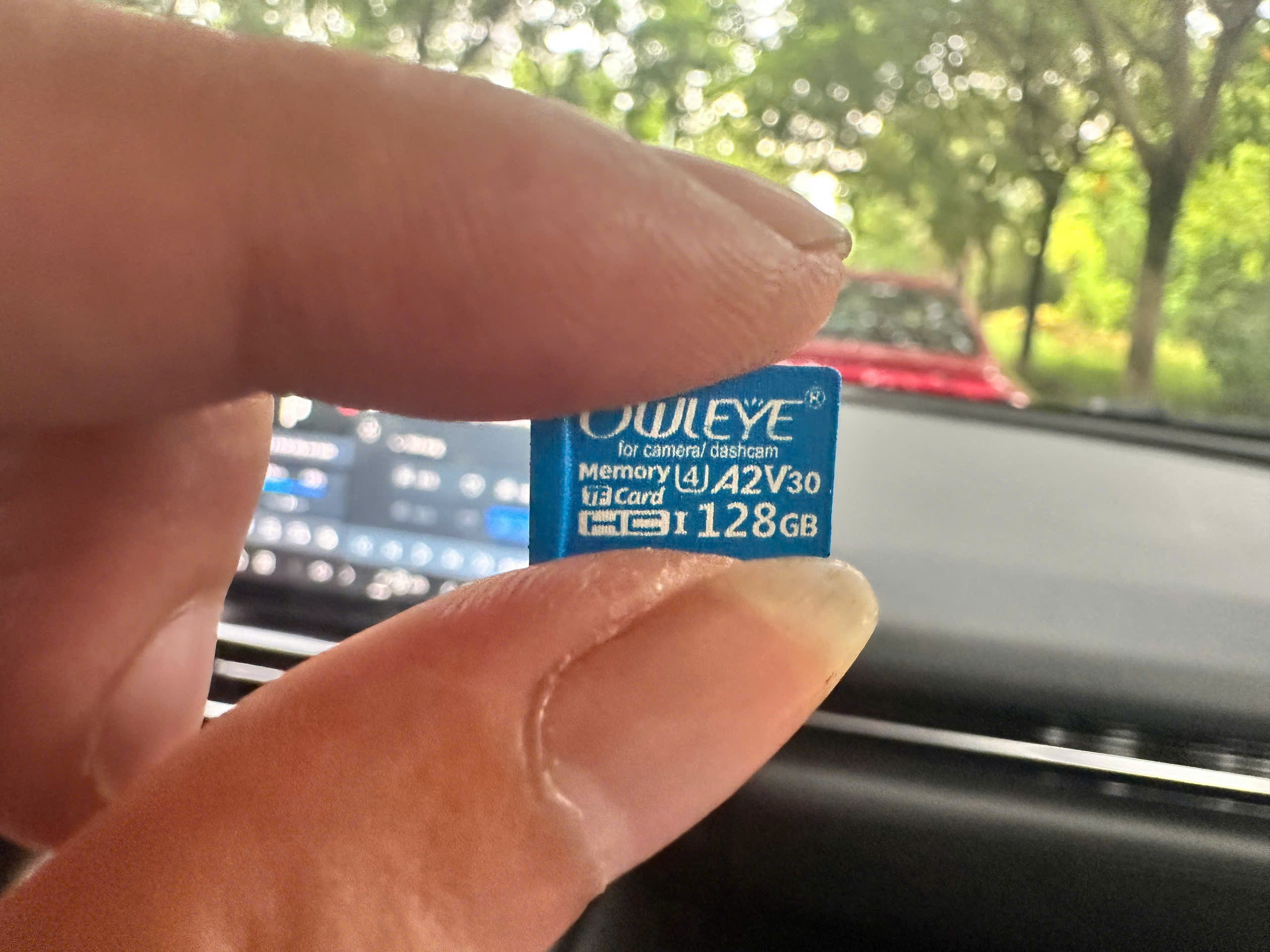 Thẻ Nhớ Owleye 128GB: Thông Số, Giá Bán Và Có Nên Mua Không? 2 Thẻ nhớ Owleye 128GB chuẩn A2 V30 U3, tốc độ ghi 40MB/s, chuyên dùng cho camera hành trình. Giá 850.000đ, bảo hành 3 năm đổi mới. Xem chi tiết ngay.
